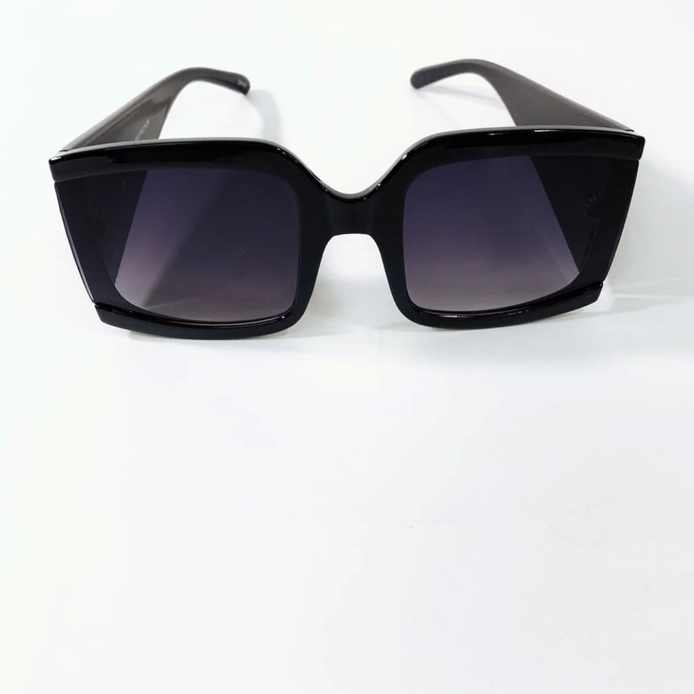 HOT TRENDY Elegant modern oversize thick look sunglasses